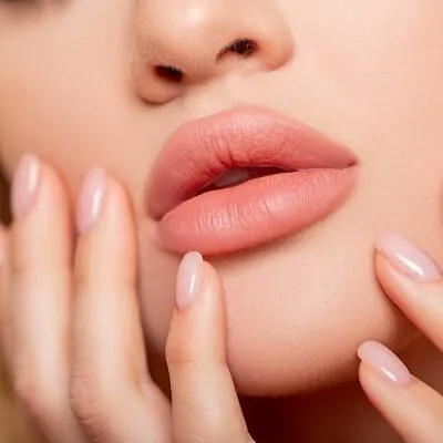 طريقة تكبير الشفايف بأكثر من حيلة منزلية