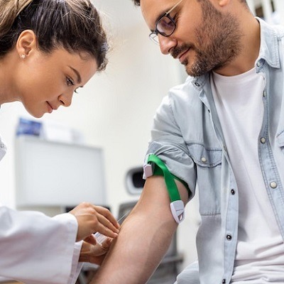 خدمات جمع الدم في المنزل في دبي والإمارات العربية المتحدة