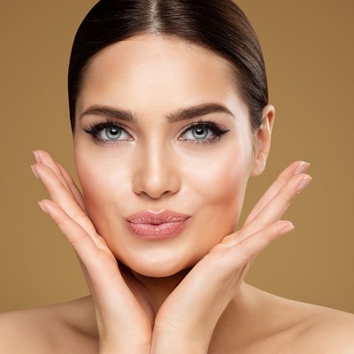 إزالة الدهون من الخد في دبي وأبو ظبي | عيادة انفيلد الملكية