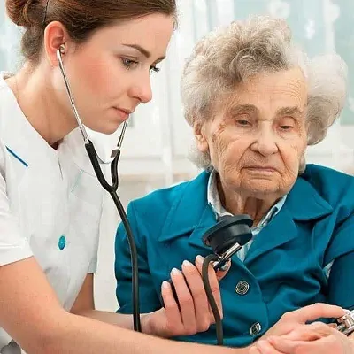 أيهما أفضل زيارة الطبيب في المنزل أم زيارة المستشفى؟