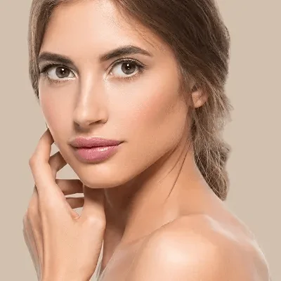 هل يُعدّ العلاج بالإبر الدقيقة بتقنية الترددات الراديوية مناسبًا لشدّ الجلد المترهل؟