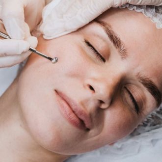 Deep Cleansing Facial with Extraction in Dubai