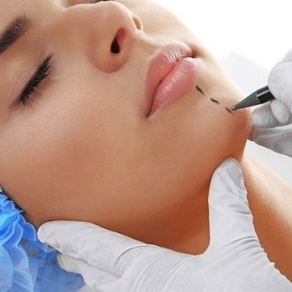 What Should A Cosmetologist Do in Dubai?