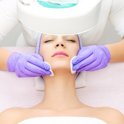 Combining Chemical Peels With Non-Invasive Treatments