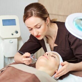 Expert Dermatologists At Enfield Royal Clinic Dubai